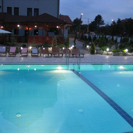 Silver Hotel Орадеа Екстериор снимка