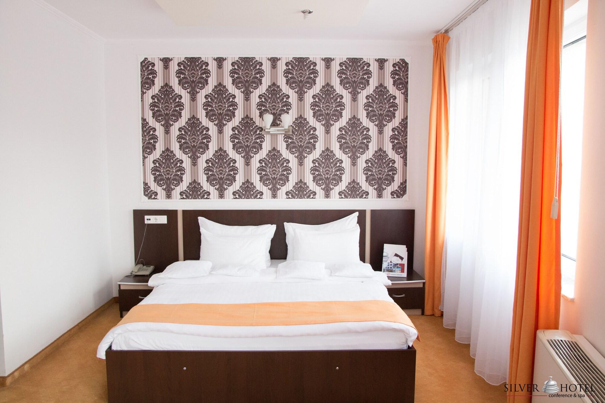 Silver Hotel Орадеа Екстериор снимка