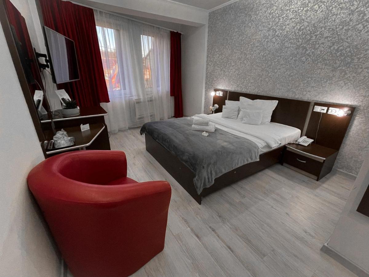 Silver Hotel Орадеа Екстериор снимка