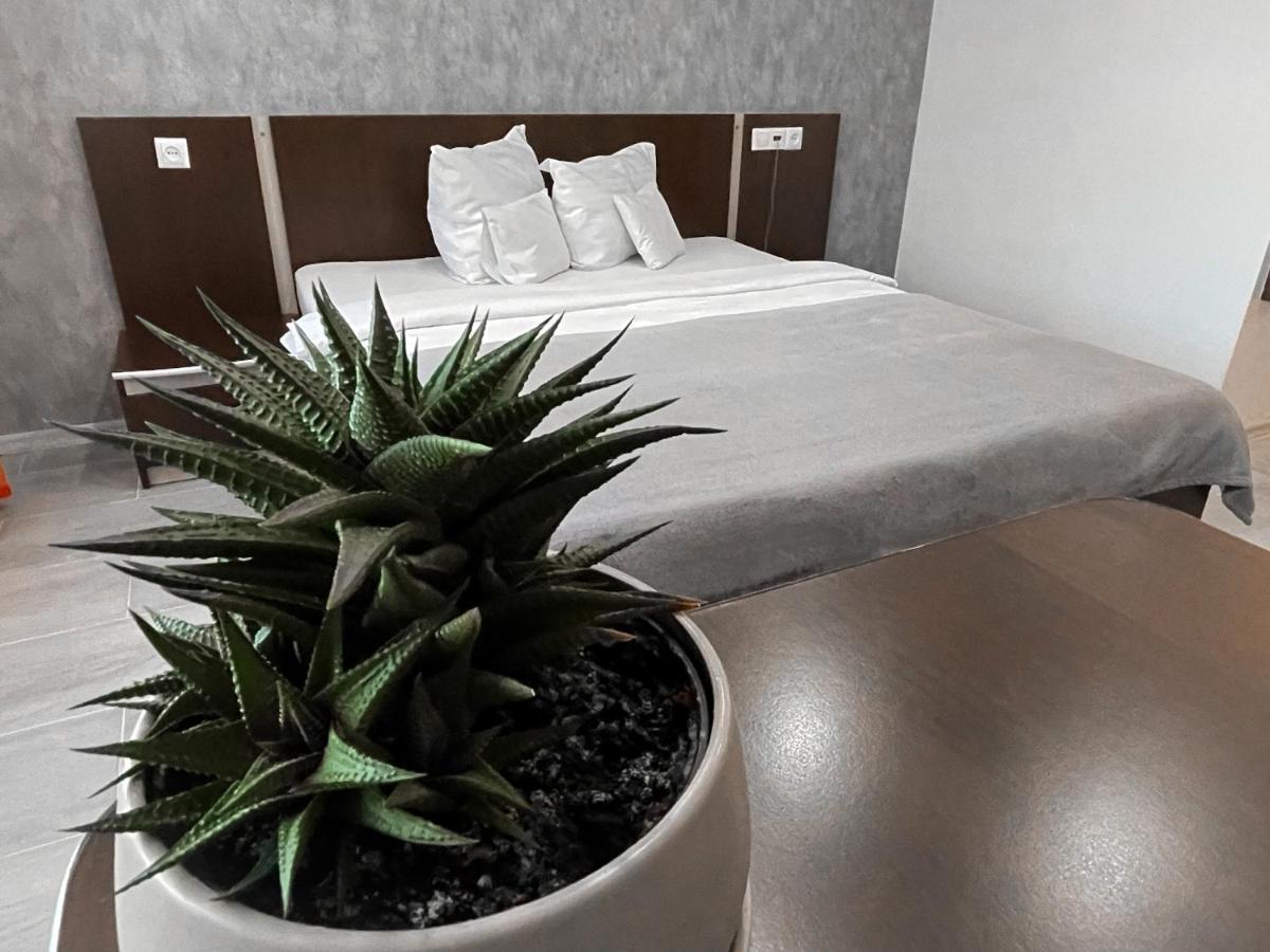 Silver Hotel Орадеа Екстериор снимка