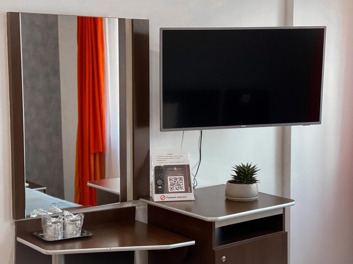 Silver Hotel Орадеа Екстериор снимка