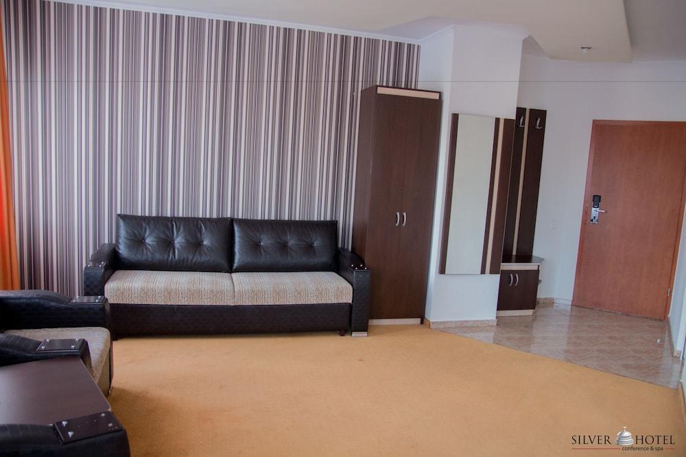 Silver Hotel Орадеа Екстериор снимка