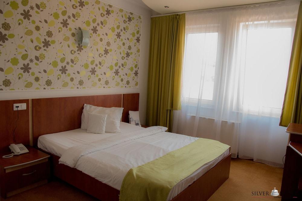 Silver Hotel Орадеа Екстериор снимка