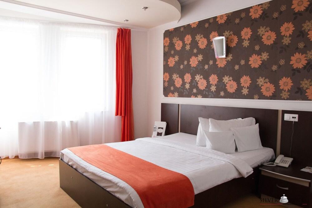 Silver Hotel Орадеа Екстериор снимка