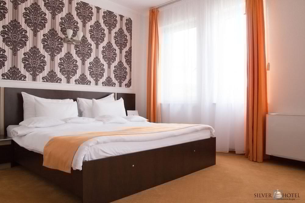 Silver Hotel Орадеа Екстериор снимка