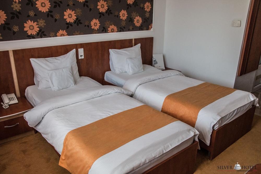 Silver Hotel Орадеа Екстериор снимка
