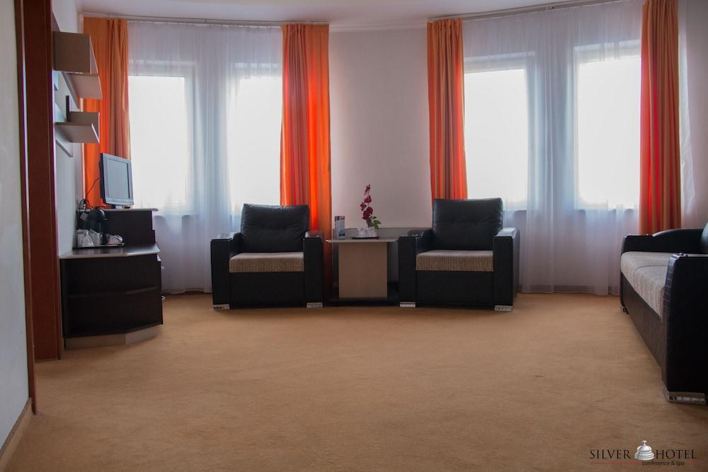 Silver Hotel Орадеа Екстериор снимка