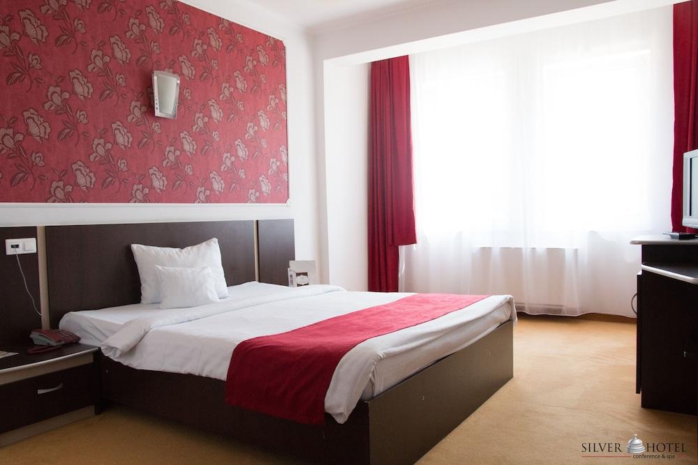 Silver Hotel Орадеа Екстериор снимка