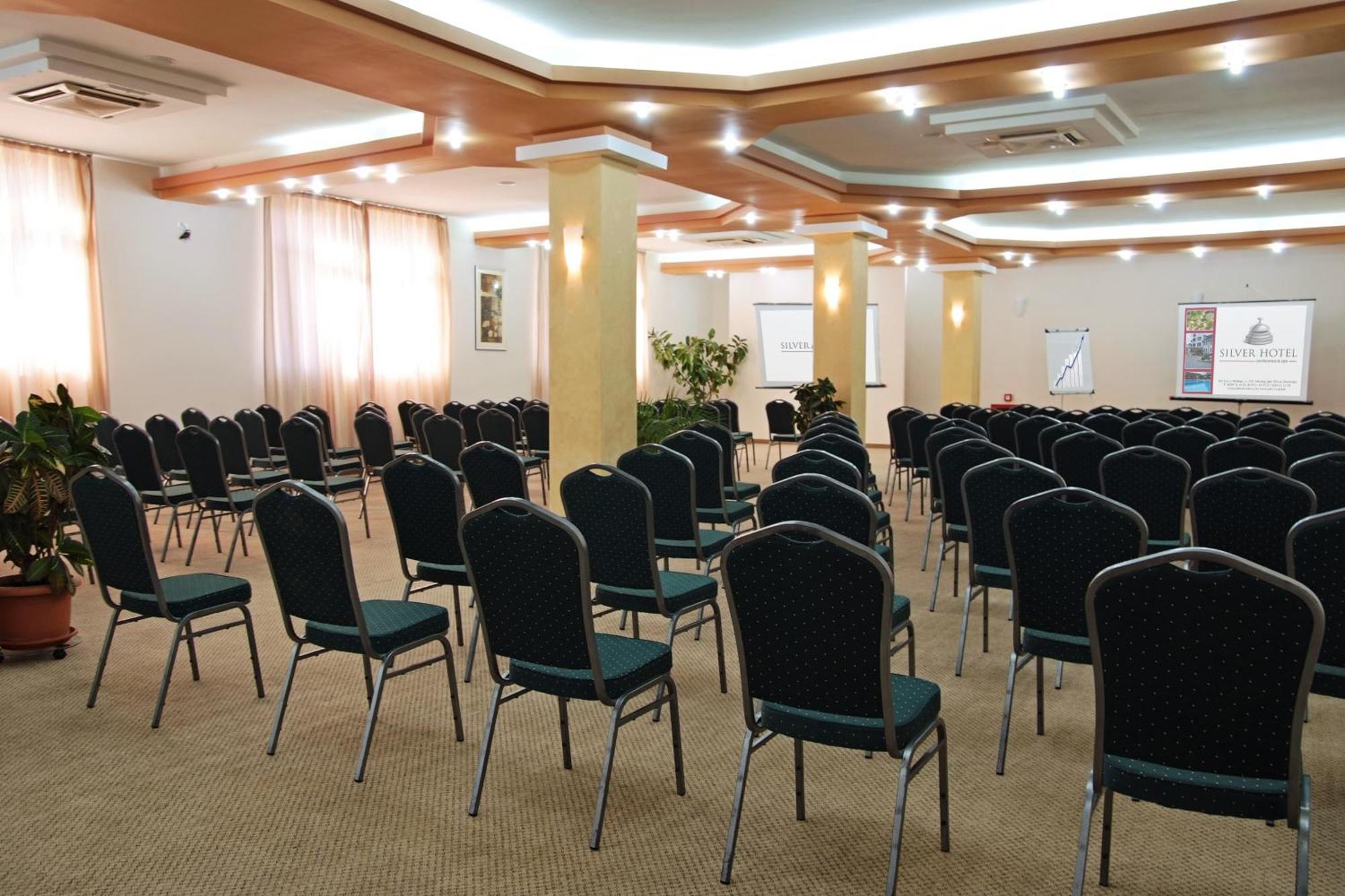 Silver Hotel Орадеа Екстериор снимка