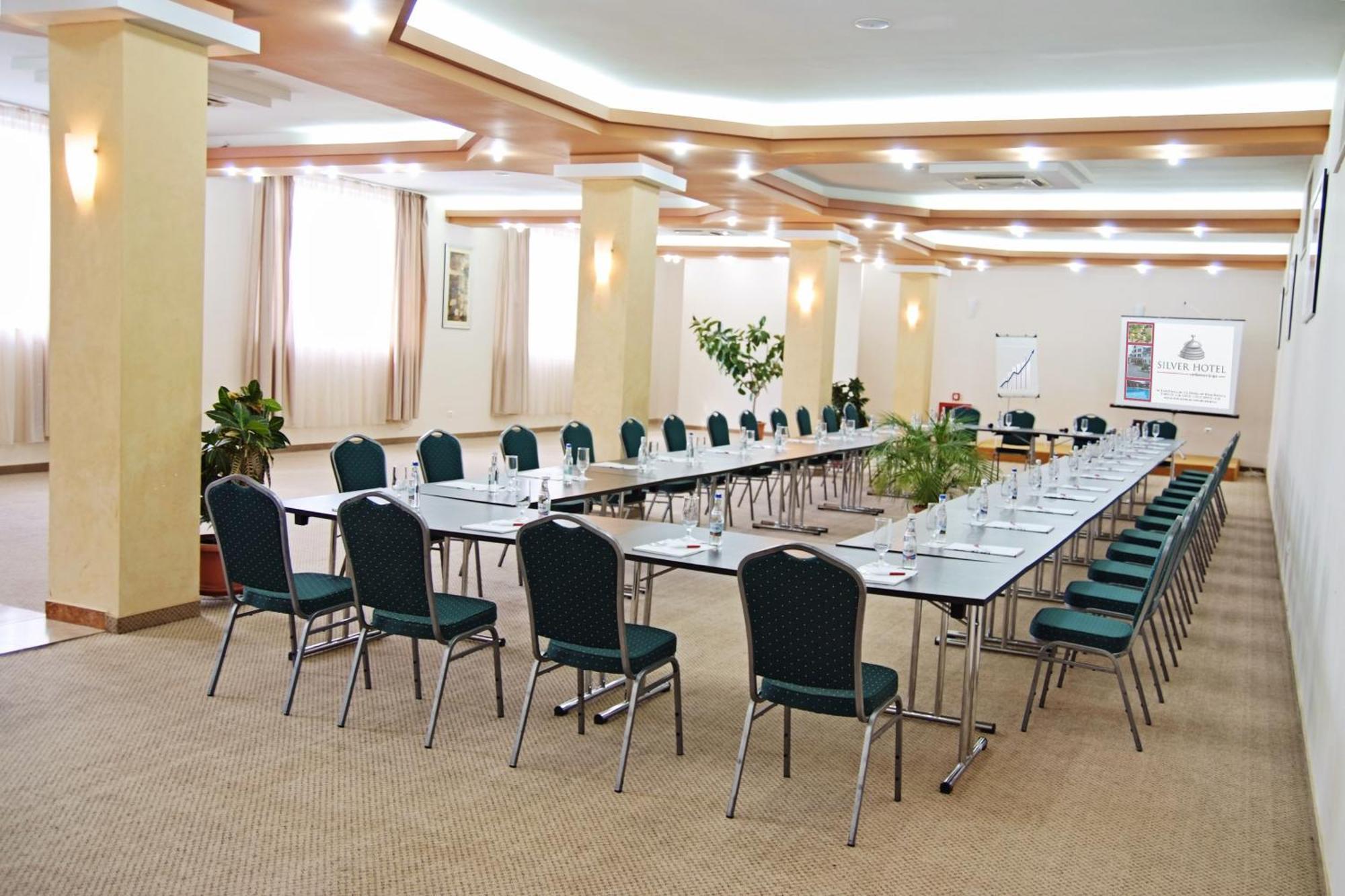 Silver Hotel Орадеа Екстериор снимка