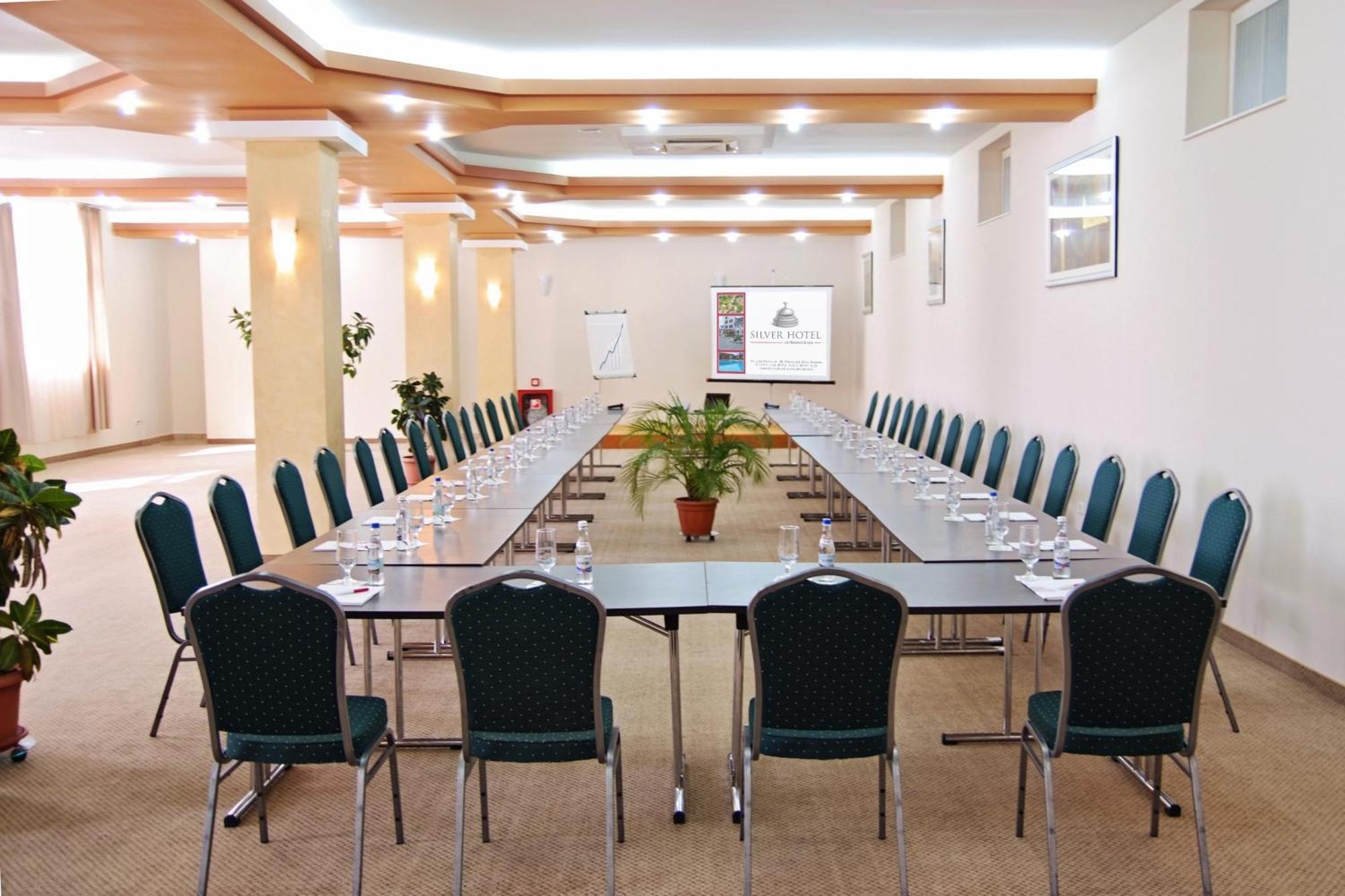 Silver Hotel Орадеа Екстериор снимка