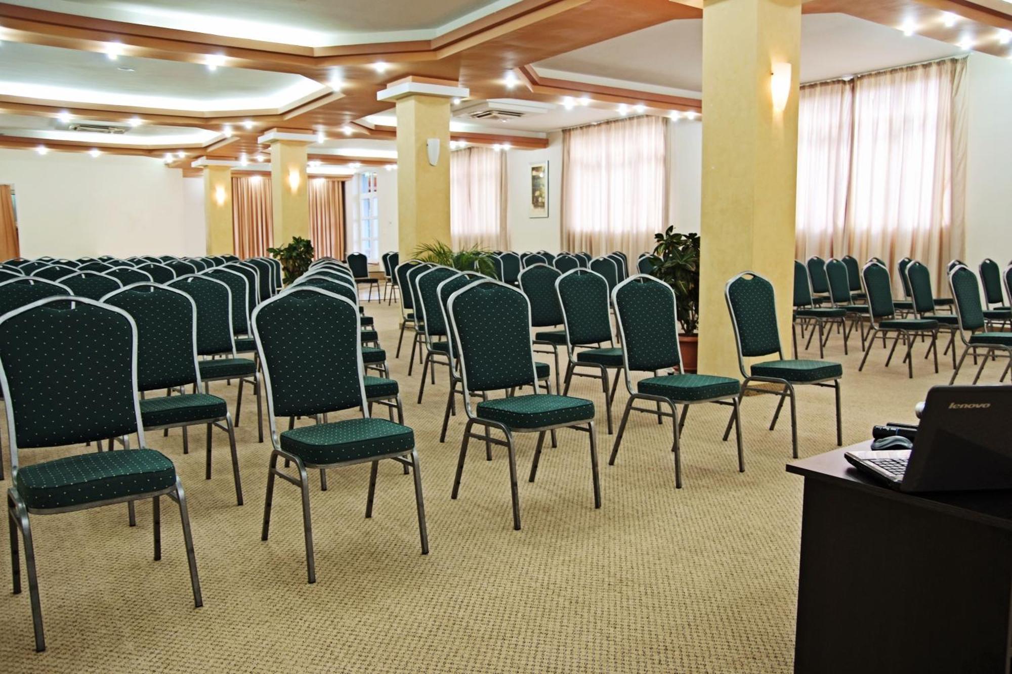 Silver Hotel Орадеа Екстериор снимка