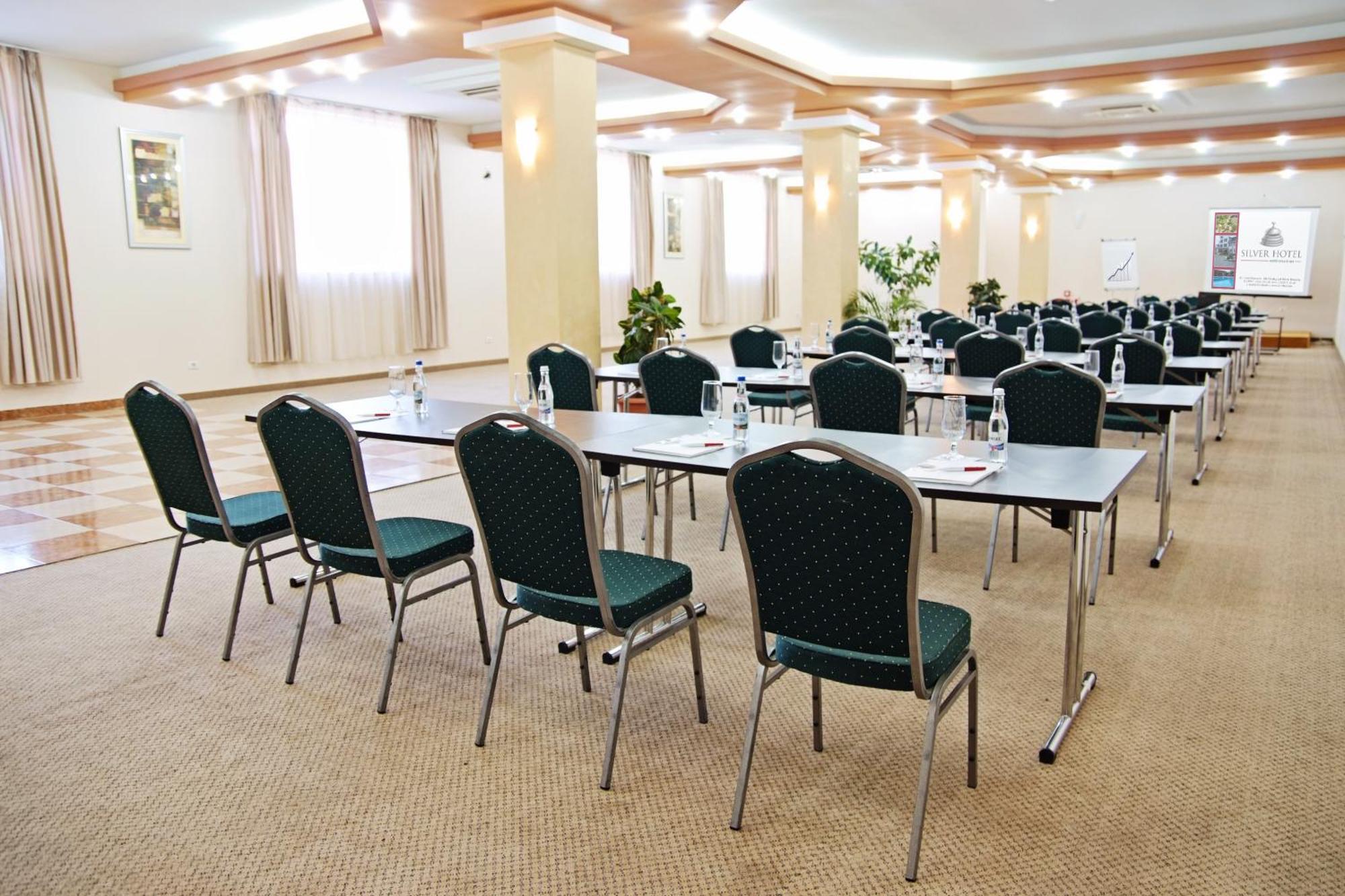 Silver Hotel Орадеа Екстериор снимка