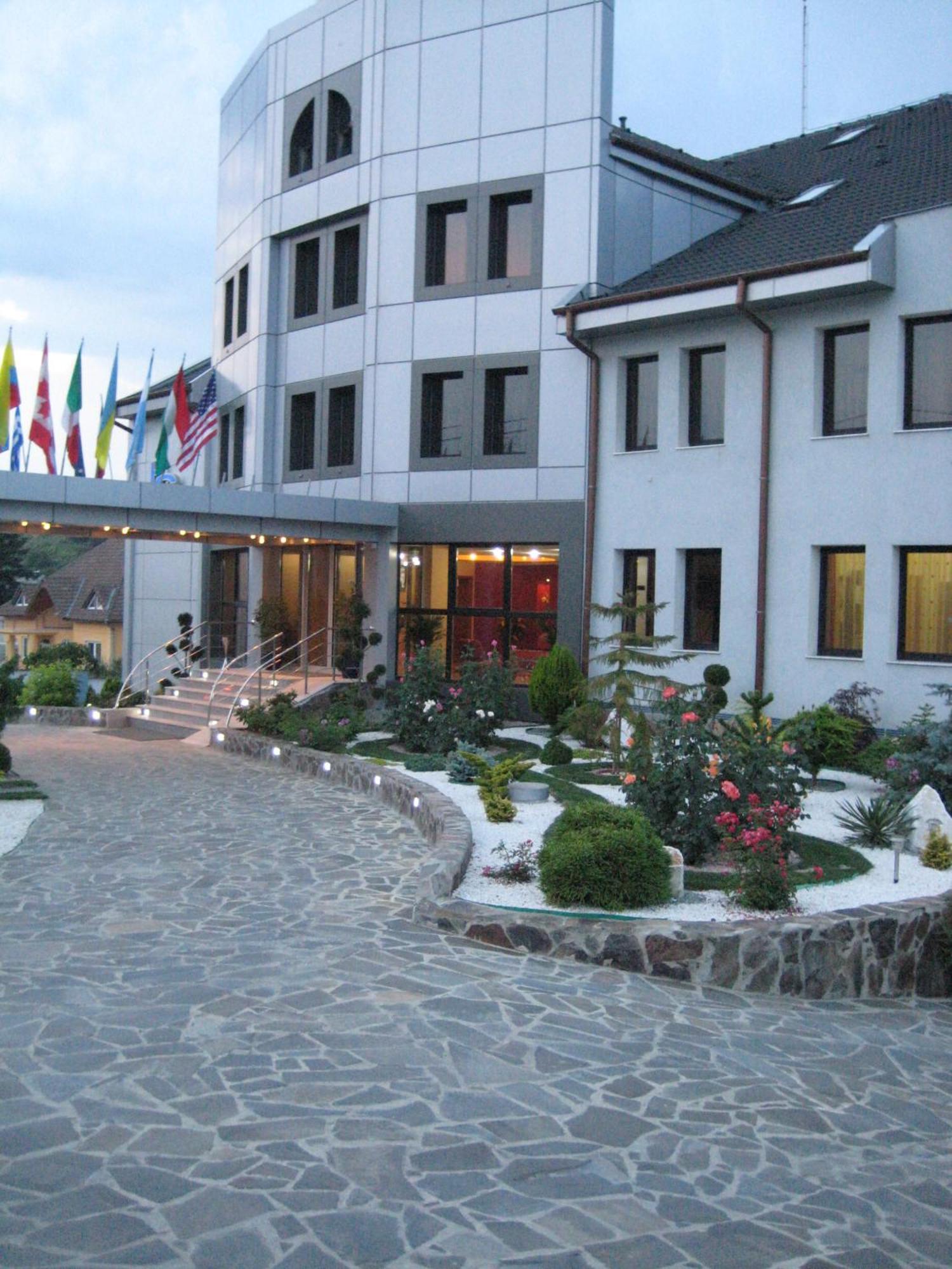 Silver Hotel Орадеа Екстериор снимка