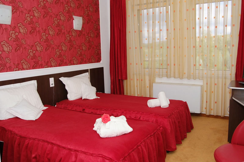 Silver Hotel Орадеа Екстериор снимка